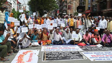 मिटरब्याजपीडितपछि माइतीघरमा साहुहरूको प्रदर्शन, अध्यादेश खारेज गरी तमसुकका आधारमा मुद्दा दर्ता गर्न माग (तस्वीरहरू)